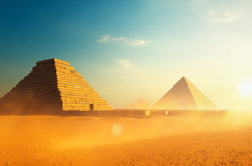 Scne antique avec colonnes et statues